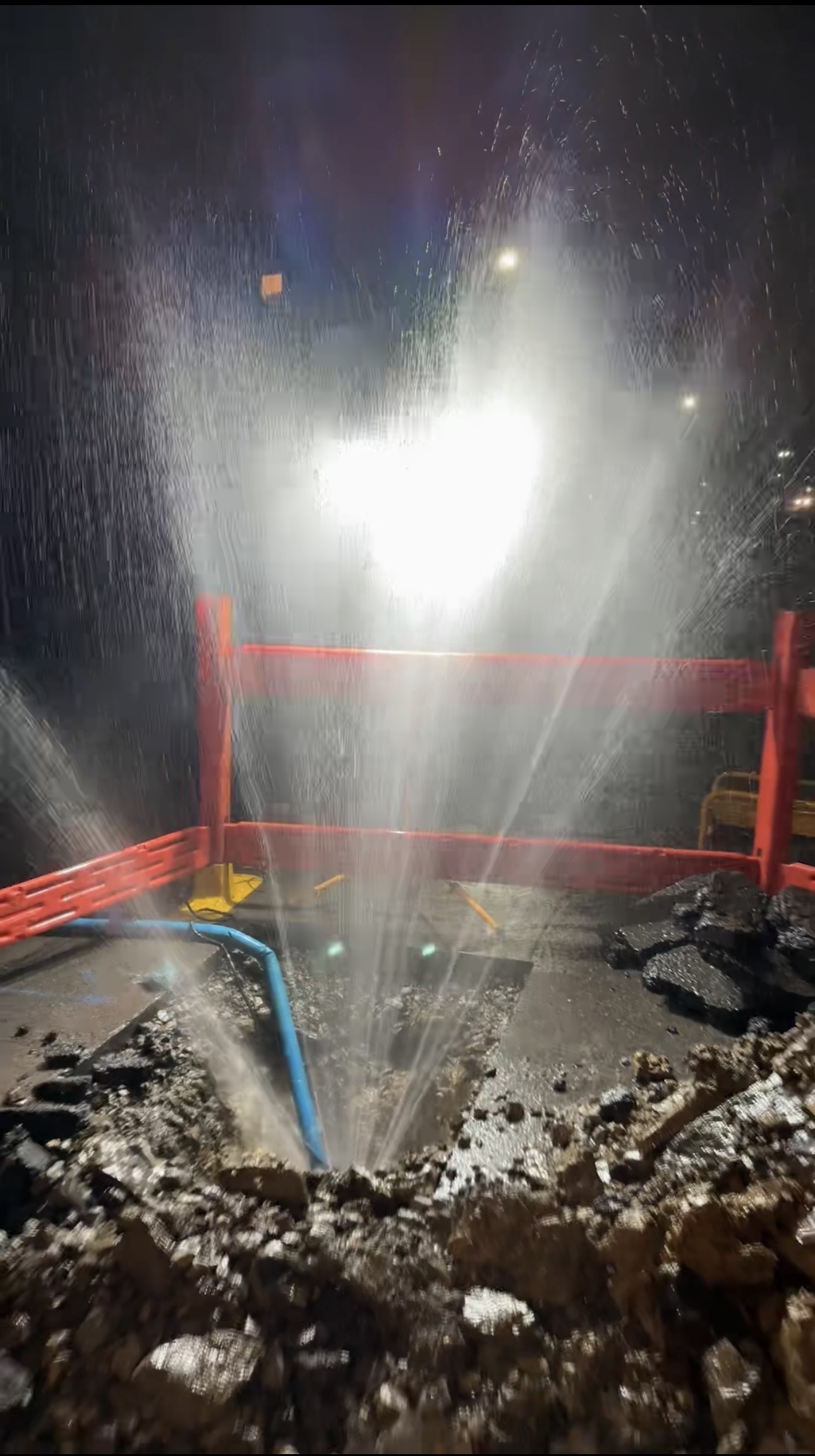 Night-time mains breakout — rapid response excavation and barriers